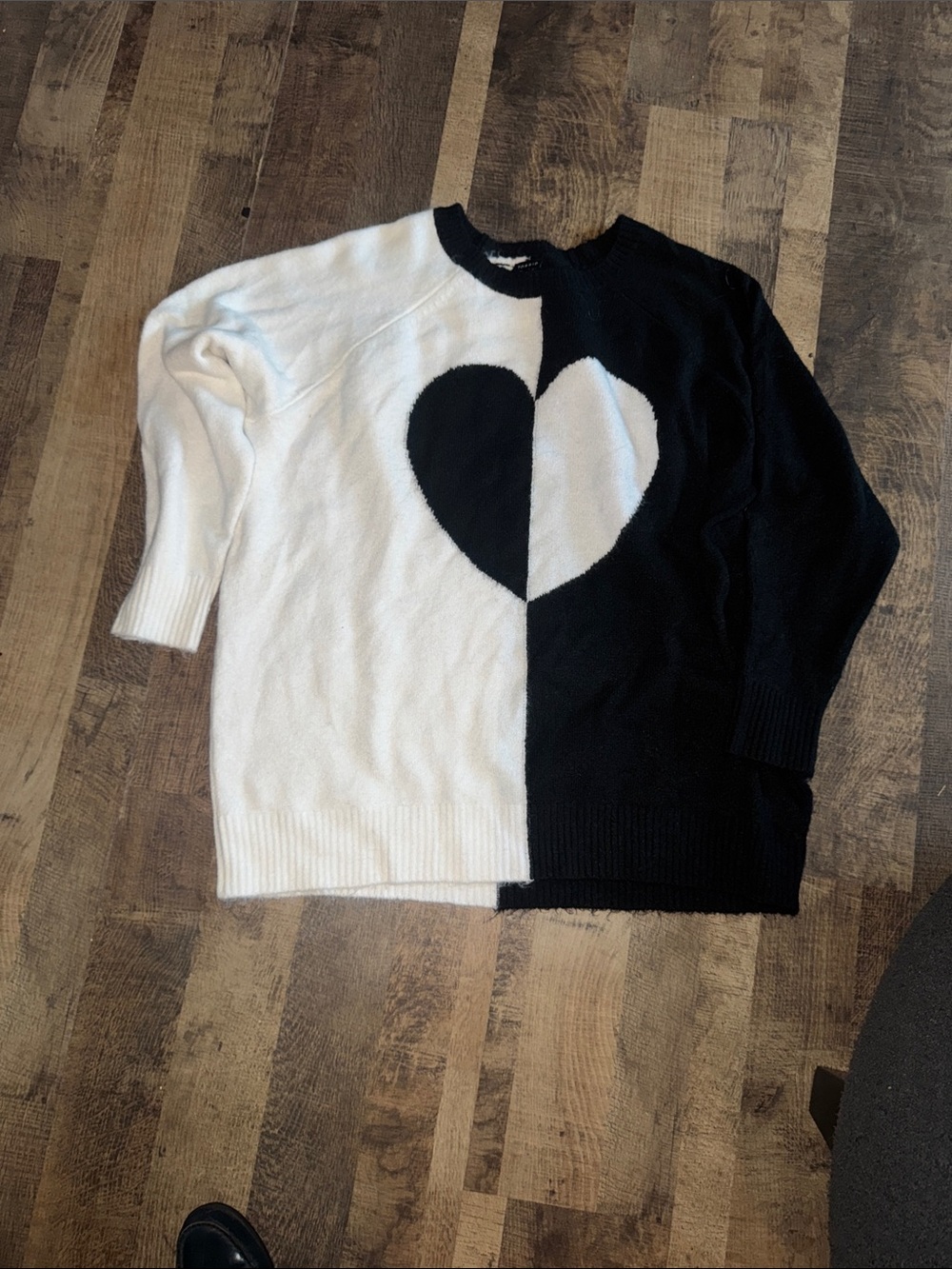 Torrid Black & White Split Heart Sweater Size 3X Y2K Grunge Emo Soft Knit
